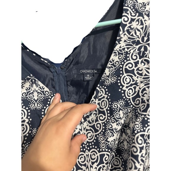 Chadwick’s Navy Blue White Dots Medallion Print Pattern V Neck Belt Tie Dress 18 - Picture 2 of 5